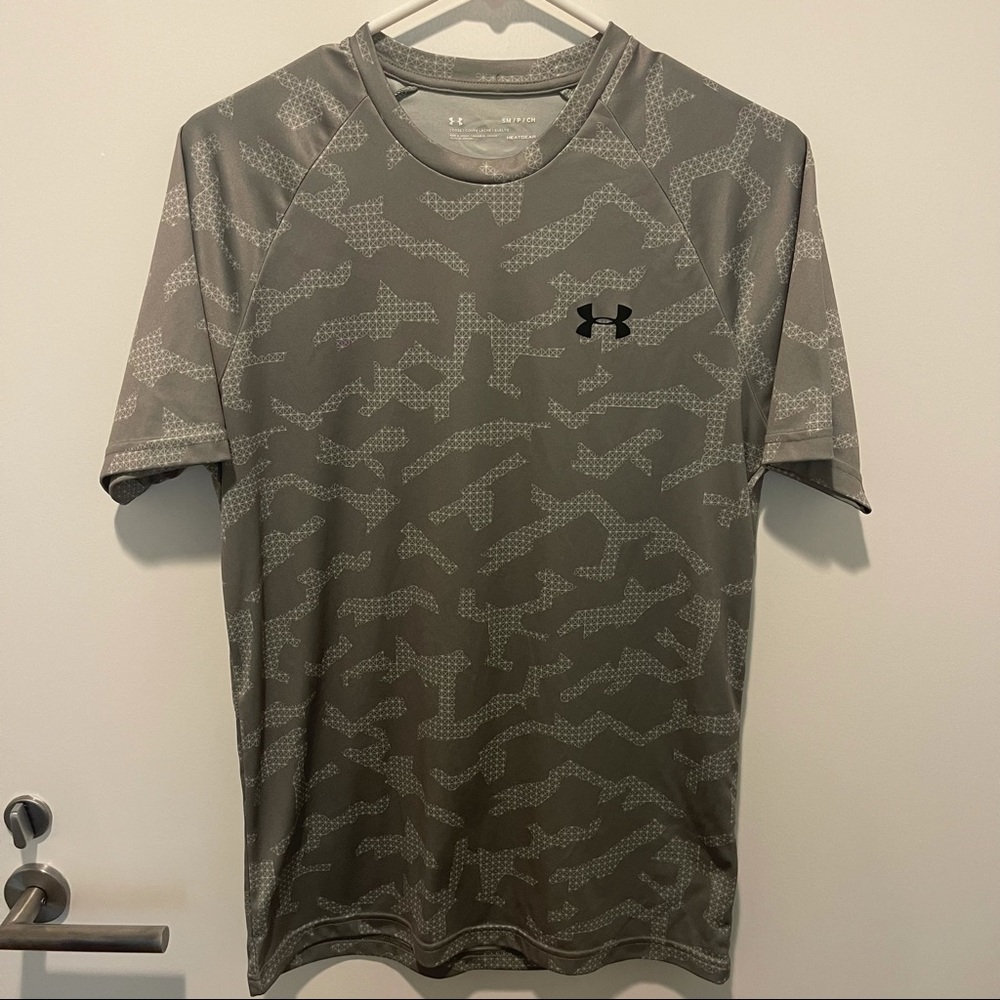 Small Under Armour short sleeve, hardly worn